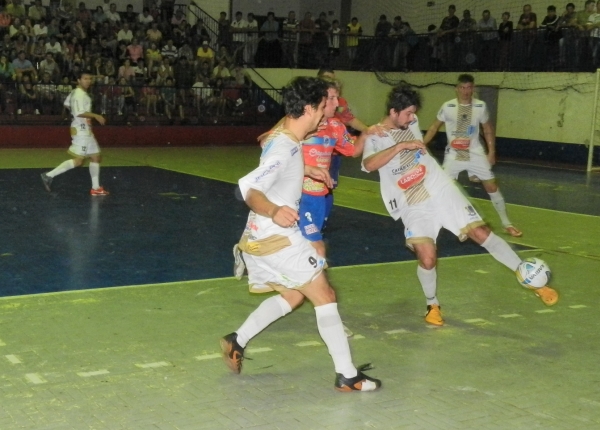 TROFÉU DIFUSORA: Frigorosa/ Copagril/ Nova Santa Rosa Futsal joga
